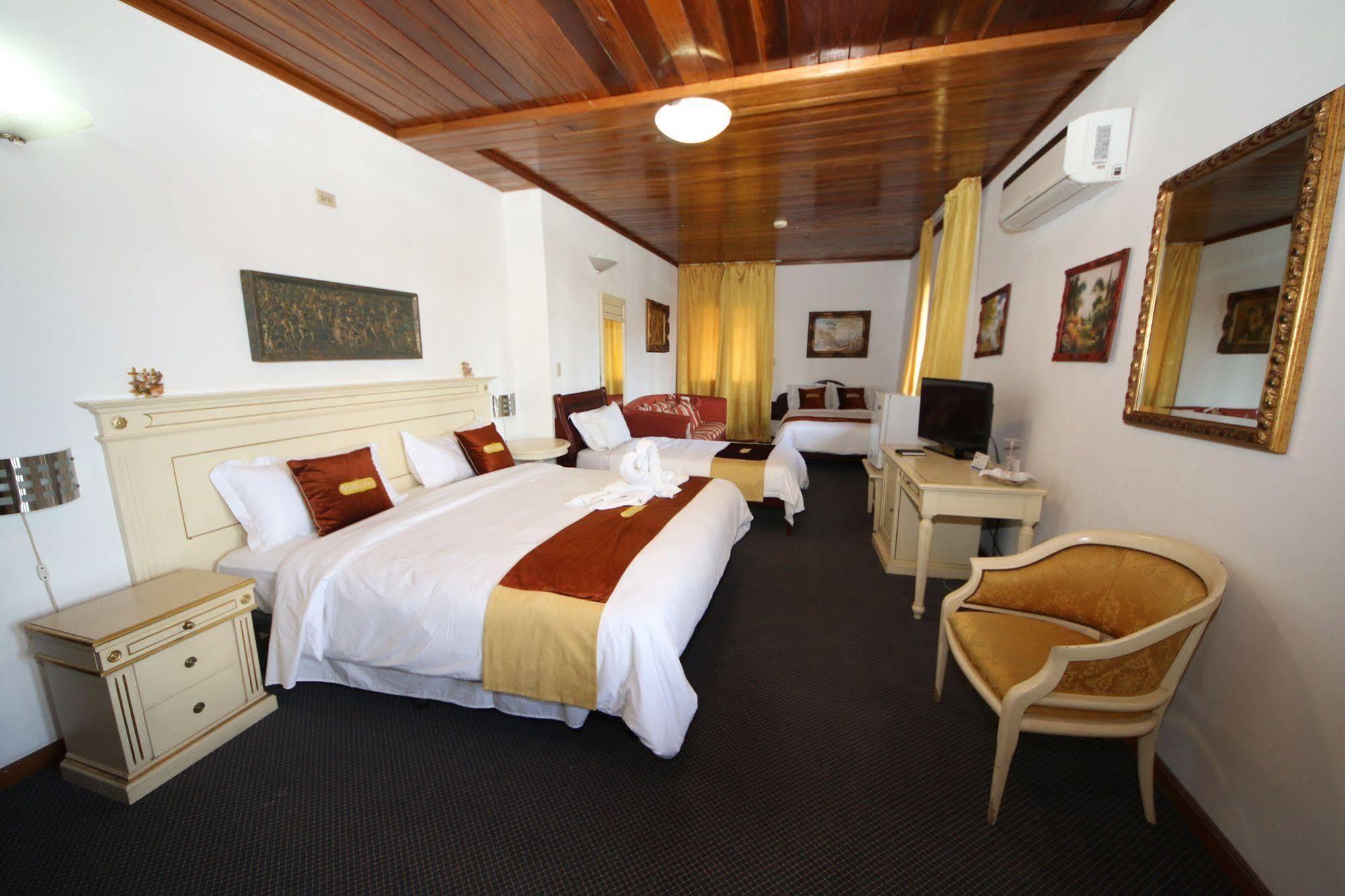 Swans Cay Hotel Bocas Town Bagian luar foto